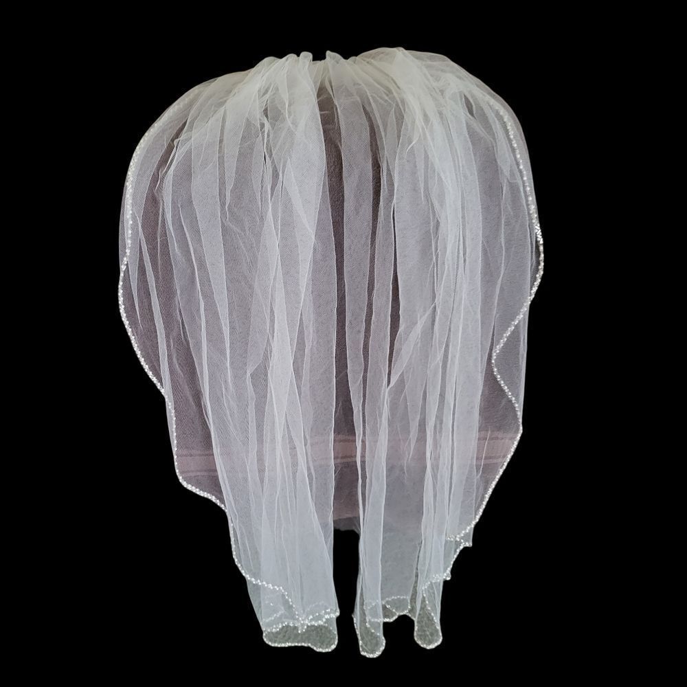 Bead trimmed veil